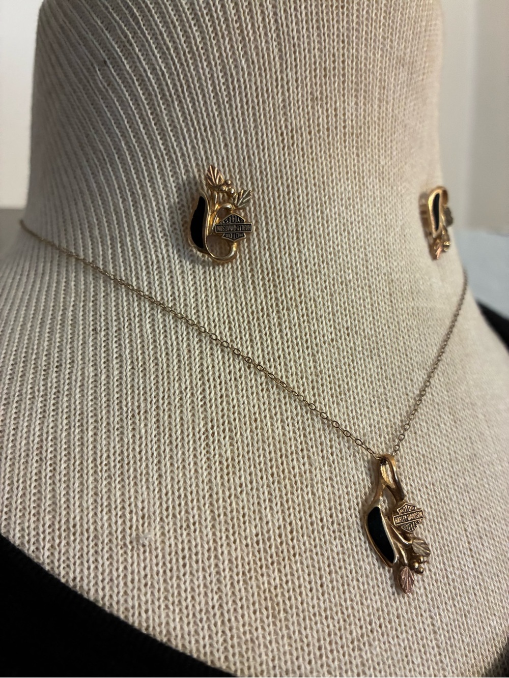 Harley-Davidson Gold and Black Floral Pendant Necklace with Matching Earrings - Picture 3 of 6